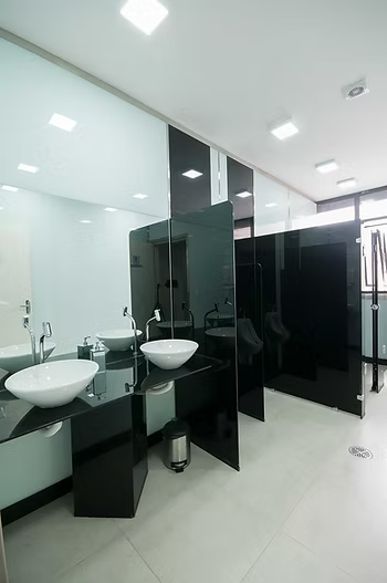 Fuja do óbvio usando vidros pintados