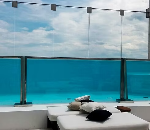 Piscina de vidro em Santos